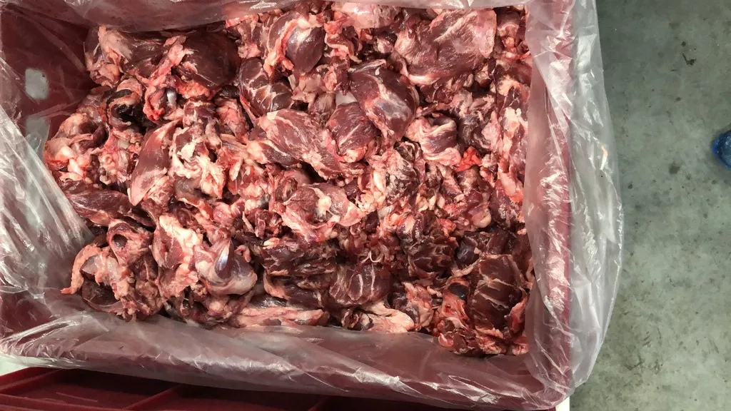 фотография продукта Мясо свиных голов, тримминг  